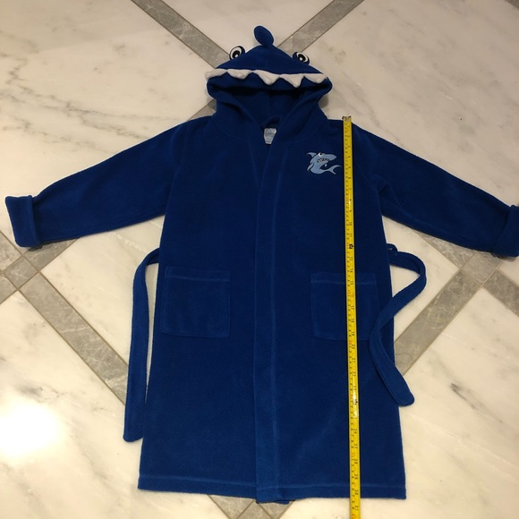 Child’s Shark Bathrobe - Picture 4 of 6